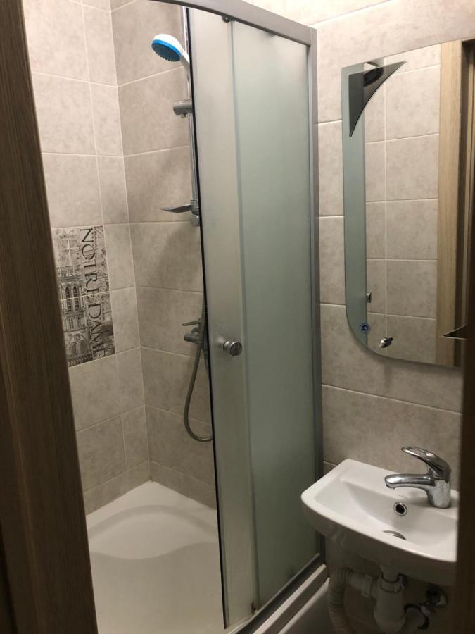 Comfortable Apartment Near Metro Charkiw Exterior foto